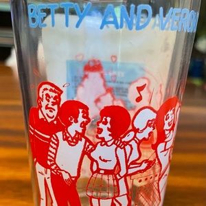 vintage Archie 10 oz Welch’s juice glass with original label.